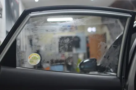 아반떼HD 손상된 썬팅 재 시공은 레인보우 I55 열차단 가성비 짱 부산 사상구 썬팅