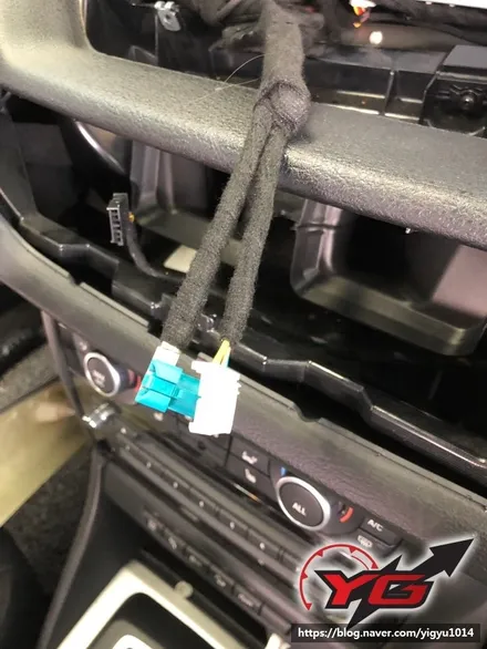 양산수입차후방카메라 BMW X1후방카메라가없다고? 인터페이스설치로답답함해결 / 경남 양산, 김해, 부산