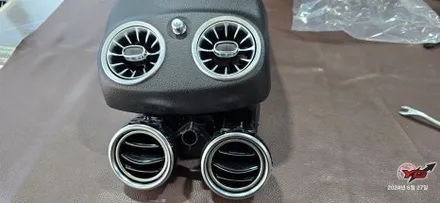 양산 벤츠E클래스 송풍구 엠비언트 4D 부메스터 블랙박스 보조베터리 한번에 작업하기!! / 경남 양산, 김해, 부산