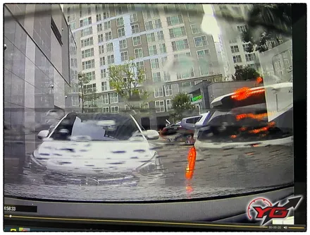 양산 수입차 블랙박스 보조배터리 전문 장착 BMW G30 아이나비 Z9000 BAB-55 / BMW / 5시리즈 / 경남 양산, 김해, 부산