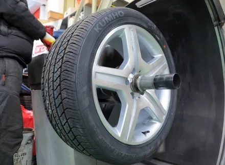 [벤츠 휠 튜닝] 벤츠 W221 S350 순정 AMG 스타이일링6 19인치 휠 + 금호 타이어 장착 작업!! 휠 전문점 (주)티티 모터스 + 정품 중고 휠 전문점 / 인천 서구 석남동