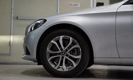 [벤츠 휠 튜닝] 벤츠 C 클래스 W205 C200D 아방가르드 17인치 휠로 교체 작업!! 벤츠 플라워 휠 + 벤츠 정품 휠 + 부천 휠 타이어 전문점 (주)티티 모터스 / 인천 서구 석남동