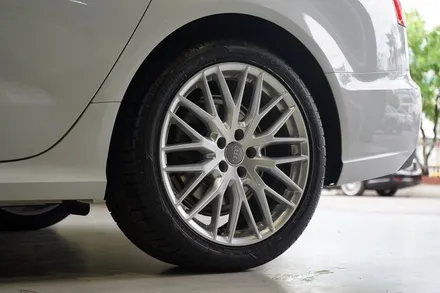 [아우디 휠튜닝] 아우디 A6 35TDI 휠교체 작업. 아우디 A6 40TDI 정품 19인치휠 + 255 40 19 타이어 장착작업!! 휠전문점 (주)티티모터스 / 인천 서구 석남동