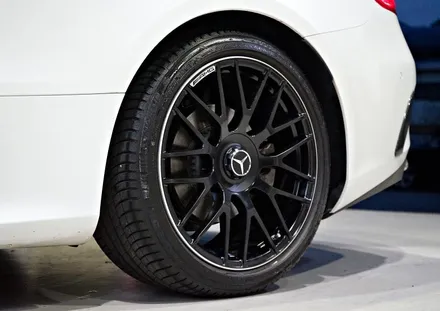 [ 벤츠 E클래스 휠튜닝 작업] 벤츠 E220D 쿠페차량에 벤츠 C63 AMG 정품,중고 19인치휠 장착작업!! 부천 휠전문점 티티모터스 / 인천 서구 석남동