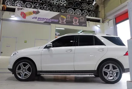 [벤츠 휠 튜닝] 벤츠 ML 350 20인치 휠 장착 작업!! 벤츠 GLE 350 AMG 순정 20인치 휠 + 벤츠 정품 중고 휠 전문점 (주)티티 모터스 / 인천 서구 석남동