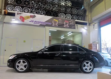[벤츠 휠 튜닝] 벤츠 W221 S350 순정 AMG 스타이일링6 19인치 휠 + 금호 타이어 장착 작업!! 휠 전문점 (주)티티 모터스 + 정품 중고 휠 전문점 / 인천 서구 석남동