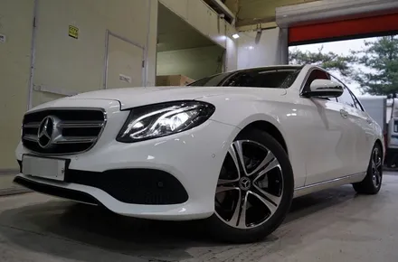 [ 벤츠 휠 튜닝] 벤츠 W213 E200 순정 18인치 휠 유광 블랙 + 다이아몬드 커팅 커스텀 작업!! 부천 휠 타이어 전문점 (주)티티 모터스 / 인천 서구 석남동