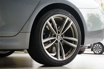 [BMW 휠튜닝] BMW G30 530I 647M 정품 19인치휠 + 금호 신형 마제스티 TA91 타이어 장착!! 부천 순정휠,중고휠 전문점 (주)티티모터스 / 인천 서구 석남동