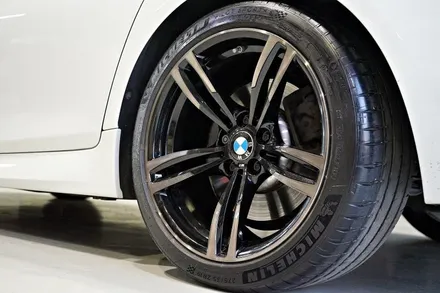 [BMW 휠튜닝] BMW F10 550D 437M 19인치휠 장착작업. (주)티티모터스 / 인천 서구 석남동