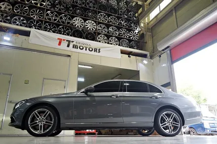 [벤츠 휠튜닝] 벤츠 W213 E300 AMG 라인 순정,중고 19인치휠 + 금호 TA91 타이어 장착작업!! / 인천 서구 석남동