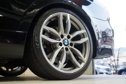 [BMW 3시리즈 휠튜닝] BMW E90 3시리즈 335I 순정 19인치휠 장착작업. BMW휠 전문점 티티모터스 / 인천 서구 석남동