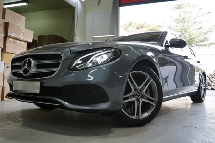 [벤츠 E클래스] 벤츠 E200 휠튜닝 작업.벤츠 S400 정품 중고 18인치휠로 교체작업.순정휠 전문점 (주)티티모터스 + 미쉐린 245 45 18타이어 장착 / 인천 서구 석남동