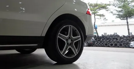 [벤츠 휠 튜닝] 벤츠 ML 350 20인치 휠 장착 작업!! 벤츠 GLE 350 AMG 순정 20인치 휠 + 벤츠 정품 중고 휠 전문점 (주)티티 모터스 / 인천 서구 석남동