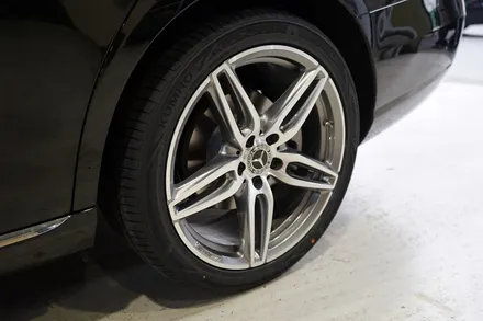 벤츠 E300 출고!! 벤츠 E300 AMG 라인 순정,중고 19인치휠 + 금호TA91 타이어 장차작업!! 휠전문점 부천 티티모터스 / 인천 서구 석남동
