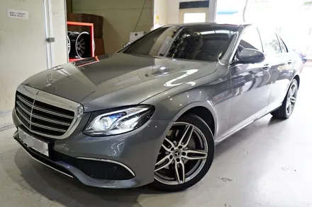 [벤츠 휠튜닝] 벤츠 W213 E300 AMG 라인 순정,중고 19인치휠 + 금호 TA91 타이어 장착작업!! / 인천 서구 석남동
