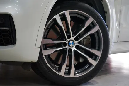 [BMW 휠튜닝] BMW X5 M50D 정품 중고 20인치휠 + 미쉐린 래티튜드 스포츠3 타이어 장착작업!! / 인천 서구 석남동