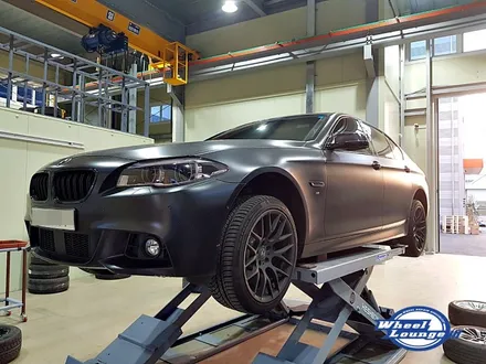 BMW 5시리즈 19인치 휠 도색, 휠 분체도장 작업!! 브리지스톤 rs004 타이어 교체. 인천 청라, 송도 휠 수리 전문점 휠라운지 / 인천 서구 석남동