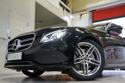벤츠 E300 출고!! 벤츠 E300 AMG 라인 순정,중고 19인치휠 + 금호TA91 타이어 장차작업!! 휠전문점 부천 티티모터스 / 인천 서구 석남동