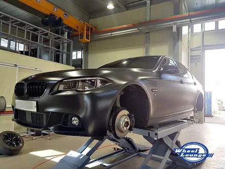 BMW 5시리즈 19인치 휠 도색, 휠 분체도장 작업!! 브리지스톤 rs004 타이어 교체. 인천 청라, 송도 휠 수리 전문점 휠라운지 / 인천 서구 석남동