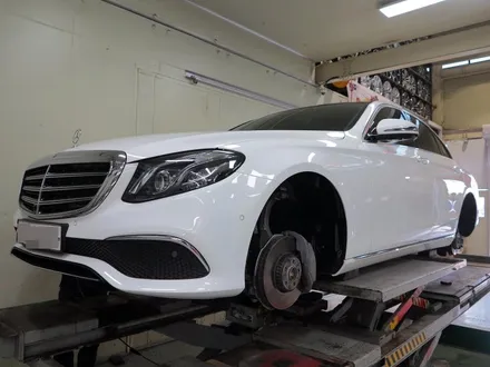 [ 신형 벤츠 W213 E300 휠 튜닝 작업 ] 벤츠 E220 스포츠 19인치 휠 + 미쉐린 PSS 타이어 장착. 티티 모터스 / 인천 서구 석남동