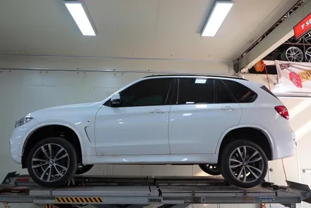 [BMW 휠튜닝] BMW X5 40D 휠교체작업. BMW X5,X6 M50D 정품 중고 20인치휠 + 피렐리 타이어 장착작업. 휠타이어 전문점 (주)티티모터스 / 인천 서구 석남동