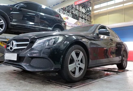 [벤츠 휠튜닝] 벤츠 W204 C클래스 C200D 아방가르드 정품 17인치휠로 교체작업!! 순정 중고휠 전문점 (주)티티모터스 + 휠타이어 전문점 / 인천 서구 석남동