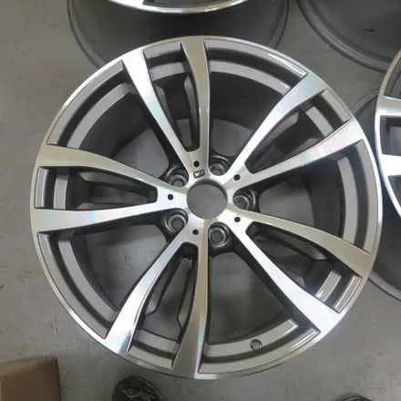 BMW X5 40D 20인치 휠 타이어 장착 작업. BMW 휠 튜닝, BMW 순정 휠, 휠 전문점 티티 모터스 / 인천 서구 석남동