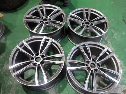 [ BMW G12 740LD 19인치 휠 교체 작업, 신형 BMW 7시리즈 M 패키지 19인치 휠 장착] 휠 전문점 + 휠 튜닝 + (주)티티 모터스 / 인천 서구 석남동