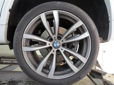 [BMW 휠튜닝] BMW X5 40D 휠교체작업. BMW X5,X6 M50D 정품 중고 20인치휠 + 피렐리 타이어 장착작업. 휠타이어 전문점 (주)티티모터스 / 인천 서구 석남동