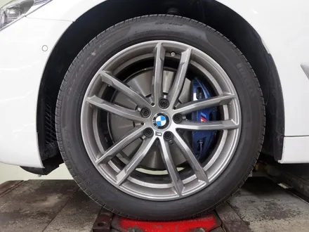 [bmw 휠 튜닝] bmw g30 5시리즈 530i 휠교체작업. bmw 647m 19인치 휠 + 금호 마제스티 솔루스 타이어 장착!! 순정 휠 전문점 (주)티티 모터스 / 인천 서구 석남동
