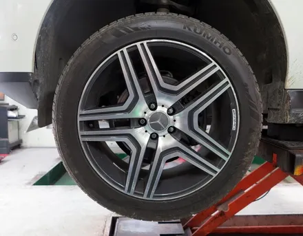 [벤츠 휠 튜닝] 벤츠 ML 350 20인치 휠 장착 작업!! 벤츠 GLE 350 AMG 순정 20인치 휠 + 벤츠 정품 중고 휠 전문점 (주)티티 모터스 / 인천 서구 석남동