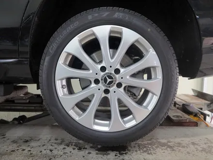 [벤츠 휠 튜닝] 벤츠 W213 E 클래스 E220D 휠교체!! 벤치 CLS 400 AMG 정품 19인치 휠 + 금호 마제스티 타이어 장착 작업!! 티티 모터스 / 인천 서구 석남동
