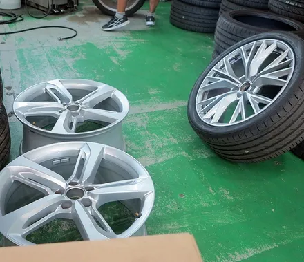 ☆티티 모터스☆ 아우디 A7 50TDI 휠 튜닝 S7 순정 20인치 휠 장착 작업!! 아우디 휠 + 휠 타이어 + 휠 전문점 + 정품 휠 / 인천 서구 석남동