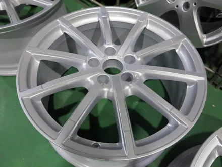 아우디 A6 35TDI 19인치 휠 교체 작업!! 아우디 휠 + A6 40TFSI 스포츠 순정 휠 + 금호 마제스티 솔루스 타이어 255 40 19 장착!! / 인천 서구 석남동