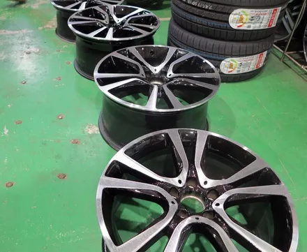 [벤츠 휠 튜닝] 벤츠 W212 E250D 19인치 휠 타이어 교체 작업!! 벤츠 순정 휠 교체 + 벤츠 E 클래스 + 벤츠 휠 + 금호 LE 스포츠 타이어 + 휠 전문점 / 인천 서구 석남동