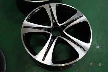 [ 벤츠 휠 튜닝] 벤츠 W213 E200 순정 18인치 휠 유광 블랙 + 다이아몬드 커팅 커스텀 작업!! 부천 휠 타이어 전문점 (주)티티 모터스 / 인천 서구 석남동