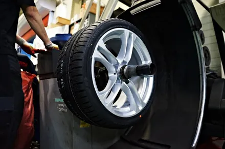 [BMW 휠튜닝] BMW F10 5시리즈 613M 정품 18인치휠 장착작업!! 휠전문점 (주)티티모터스 / 인천 서구 석남동