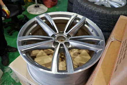 BMW G30 530I 19인치 휠튜닝. BMW 647M 정품,중고휠 + 금호 TA91 마제스티 타이어 장착작업!! / 인천 서구 석남동