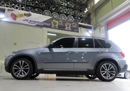 BMW X5 40D 20인치 휠 타이어 장착 작업. BMW 휠 튜닝, BMW 순정 휠, 휠 전문점 티티 모터스 / 인천 서구 석남동