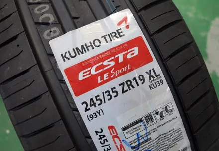 [벤츠 휠튜닝] 벤츠 W212 E클래스 E220 블루텍 스포츠 정품 19인치휠 + 금호LE스포츠 타이어 장착!! 순정휠 전문점 (주)티티모터스 / 인천 서구 석남동