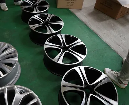 [ 벤츠 휠 튜닝] 벤츠 W213 E200 순정 18인치 휠 유광 블랙 + 다이아몬드 커팅 커스텀 작업!! 부천 휠 타이어 전문점 (주)티티 모터스 / 인천 서구 석남동