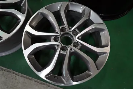 [벤츠 휠 튜닝] 벤츠 C 클래스 W205 C200D 아방가르드 17인치 휠로 교체 작업!! 벤츠 플라워 휠 + 벤츠 정품 휠 + 부천 휠 타이어 전문점 (주)티티 모터스 / 인천 서구 석남동