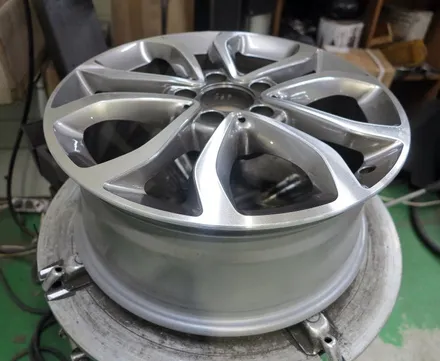[벤츠 휠튜닝] 벤츠 W204 C클래스 C200D 아방가르드 정품 17인치휠로 교체작업!! 순정 중고휠 전문점 (주)티티모터스 + 휠타이어 전문점 / 인천 서구 석남동