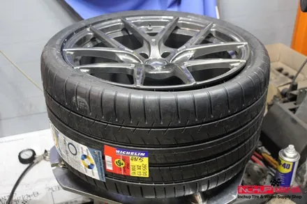 아이언맨!! 아우디 R8 고성능 미쉐린 PSS 타이어 교체 작업. 수입 타이어 + 타이어 전문점 + 인치업매니아 / 인천 서구 석남동