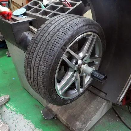 ☆티티 모터스☆ 벤츠 E 클래스 E220 신형 S350 AMG 18인치 휠 타이어 장착 작업!! 순정 휠 + 휠 튜닝 + 휠 타이어 + 휠 전문점 + 얼라이먼트 / 인천 서구 석남동