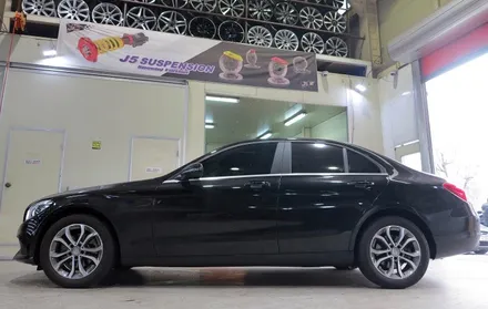 [벤츠 휠튜닝] 벤츠 W204 C클래스 C200D 아방가르드 정품 17인치휠로 교체작업!! 순정 중고휠 전문점 (주)티티모터스 + 휠타이어 전문점 / 인천 서구 석남동