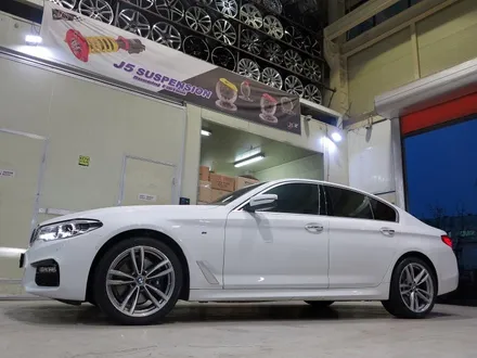 [bmw 휠 튜닝] bmw g30 5시리즈 530i 휠교체작업. bmw 647m 19인치 휠 + 금호 마제스티 솔루스 타이어 장착!! 순정 휠 전문점 (주)티티 모터스 / 인천 서구 석남동