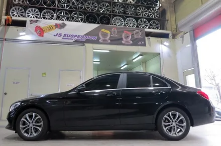 [벤츠 휠튜닝] 벤츠 W204 C클래스 C200D 아방가르드 정품 17인치휠로 교체작업!! 순정 중고휠 전문점 (주)티티모터스 + 휠타이어 전문점 / 인천 서구 석남동