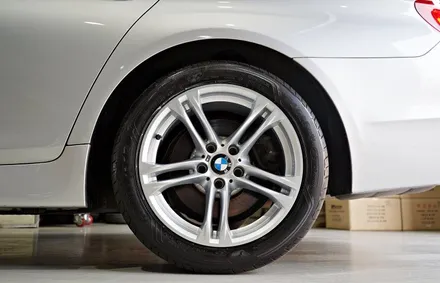 [BMW 휠튜닝] BMW F10 5시리즈 613M 정품 18인치휠 장착작업!! 휠전문점 (주)티티모터스 / 인천 서구 석남동