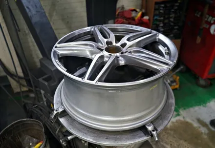[벤츠 휠튜닝] 벤츠 W213 E300 AMG 라인 순정,중고 19인치휠 + 금호 TA91 타이어 장착작업!! / 인천 서구 석남동